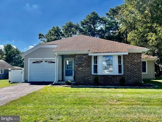 4 Tamarack Ct, Barnegat, NJ 08005
