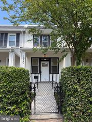 1820 L St NE, Washington, DC 20002