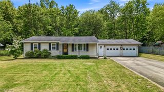 1280 Sterling Dr, Cortland, OH 44410