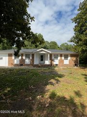 400 Winchester Rd, Jacksonville, NC 28546