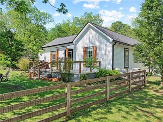 6261 Grove St, Lula, GA 30554