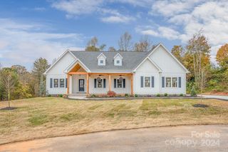 5753 Jeremiah Ct, Hickory, NC 28601
