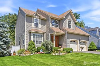 1 Brandywine Dr, East Brunswick, NJ 08816