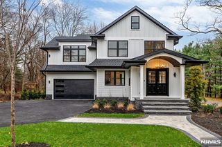 94 Midland Ave, Wyckoff, NJ 07481