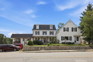 107 Princeton St, North Chelmsford, MA 01863