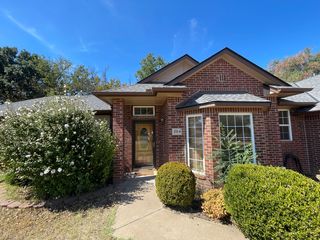 204 Oakdale Dr, Enid, OK 73703