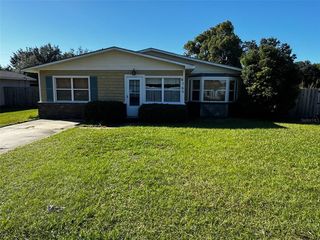 769 Wisteria Ave, Umatilla, FL 32784