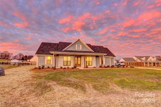 731 Kiser Rd, Bessemer City, NC 28016