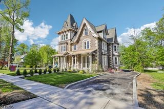 49 Park Ave #2, Madison, NJ 07940
