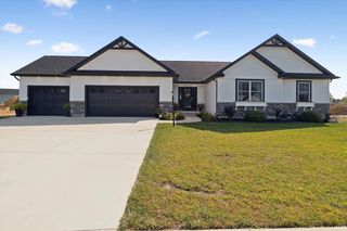 506 W  Daybreak Dr, Lakeville, IN 46536