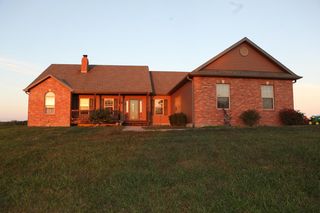 16447 State Route Dd, Savannah, MO 64485
