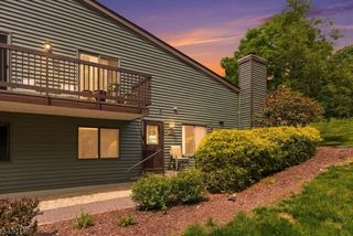 55 Meadowview Dr, Annandale, NJ 08801