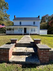 61 Flat Swamp Rd, Blounts Creek, NC 27814