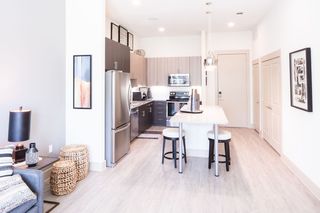901 N  Zang Blvd #102, Dallas, TX 75208