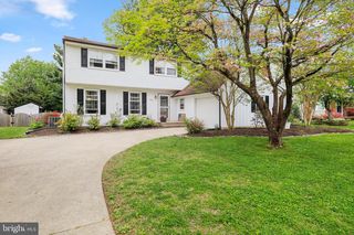 511 Perry Dr, Mount Laurel, NJ 08054