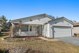 310 Notre Dame Ln, Elgin, IL 60123