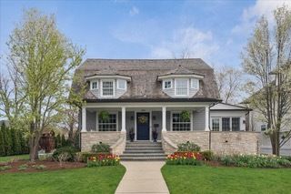 249 Cumnor Rd, Kenilworth, IL 60043