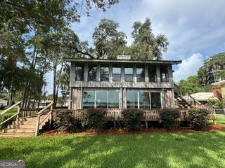 863 Hickory Bluff Rd, Waverly, GA 31565