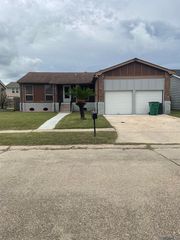3717 Dulaney Dr, Harvey, LA 70058