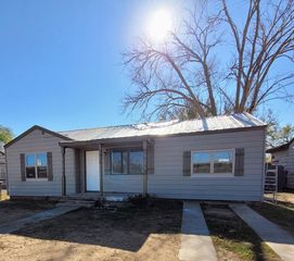 1616 McKinley St, Levelland, TX 79336