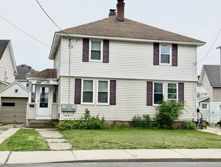 318-320 Winsor St, Ludlow, MA 01056