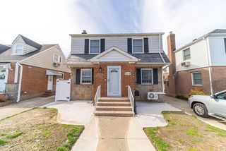 56-30 215th St, Oakland Gardens, NY 11364
