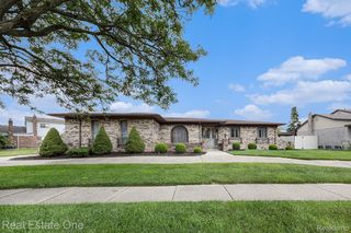 18071 Ryanwood Dr, Riverview, MI 48193