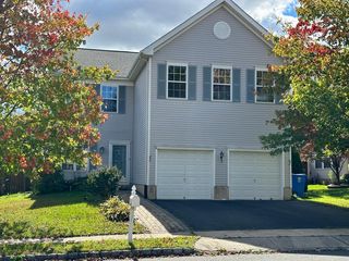 6 Durham Dr, Columbus, NJ 08022