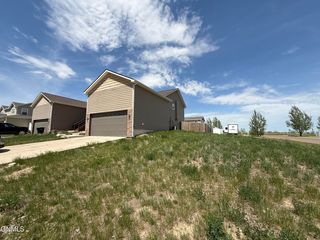 3418 10th Ave NE, Watford City, ND 58854