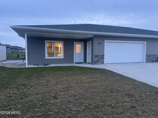 324 19th Ave NW, Watertown, SD 57201