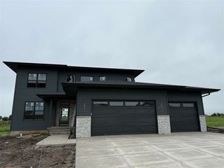 85 S  Seven Oaks Rd, Northliberty, IA 52317