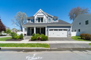 2 Chloes Way, Saratoga Springs, NY 12866