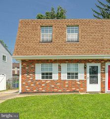 15 Fomalhaut Ct, Turnersville, NJ 08012