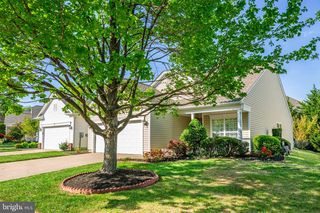 62 Gladstone Dr, Fredericksburg, VA 22406