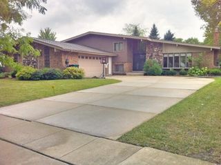 8618 S  Harvest Ln, Darien, IL 60561