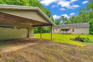 6917 Chase Lake Rd, Fowlerville, MI 48836
