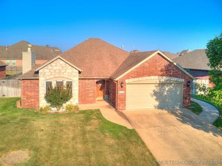 1009 S  72nd St, Broken Arrow, OK 74014