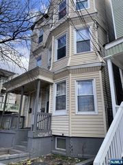 186 S  10th St, Newark, NJ 07107