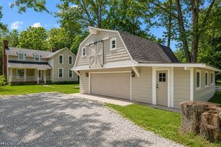 889 Grayton Rd, Berea, OH 44017