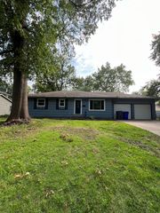 1103 Willow Dr, Olathe, KS 66061