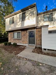 361 Rose Marie Ct #B, Saint Peters, MO 63376