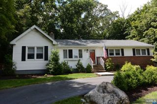 28 Oneida Ave, Oakland, NJ 07436