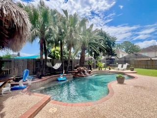 105 Laguna Pointe Dr, League City, TX 77573