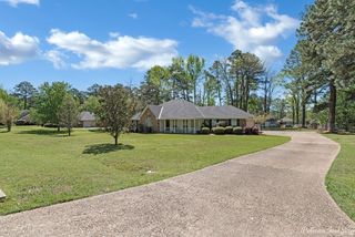 8483 Woodstock Dr, Greenwood, LA 71033