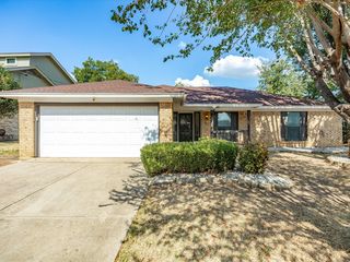 708 NW Sandra Ln, Burleson, TX 76028