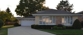 8146 Meacham Ct, Niles, IL 60714