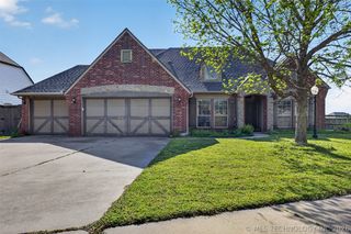 9302 N  98th Ct E, Owasso, OK 74055