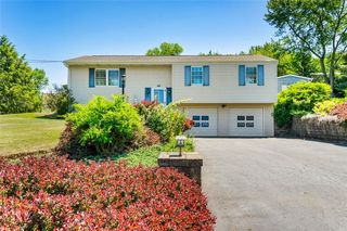 105 Colonial Dr, Valencia, PA 16059