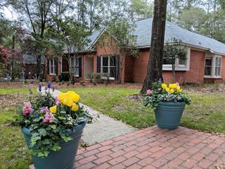 1303 Selkirk Dr, Dothan, AL 36303