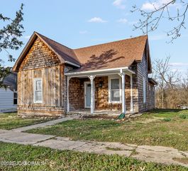 405 Hill Top Dr, Mokane, MO 65059